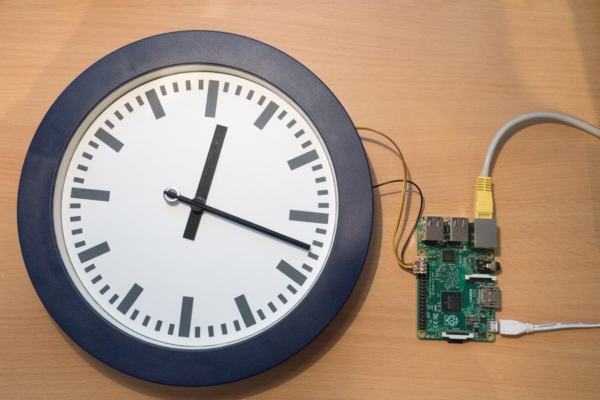 Gesamtansicht der Uhr
