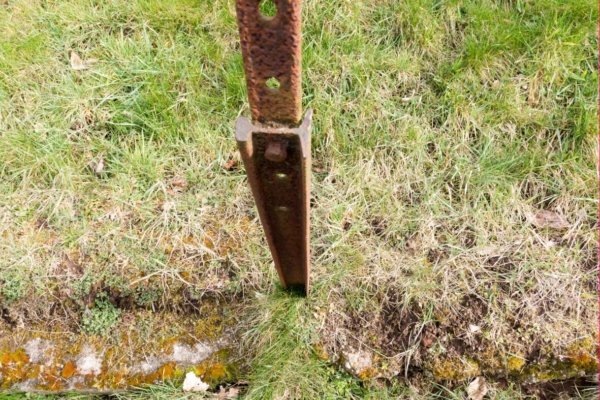 Zaun aus Schienen am ehemaligen Bahnhof Rumbach