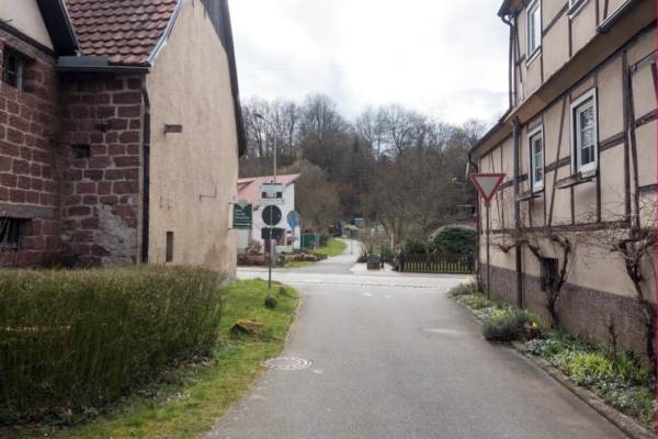 Ehemalige Trasse in Rumbach. Blick vom Bahnhof aus in Richtung Wasserscheide